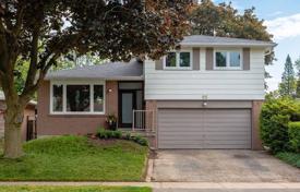 Дом в городе в Скарборо, Торонто, Онтарио,  Канада за C$1 320 000