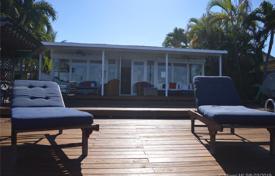 Уютный коттедж с участком, частным доком, террасой и видом на океан, Майами-Бич, США за $1 450 000
