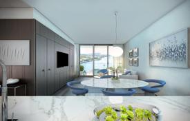 Новые апартаменты с отделкой и большой террасой в жилом комплексе с консьержем, гаражом и бассейном, рядом с пляжем, Форт-Лодердейл, США за $505 000