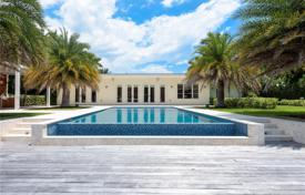 Уютная вилла с задним двором, бассейном и террасой, Майами-Бич, США за $8 995 000