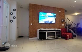 3-комнатный дом 215 м² в Дорале за $712 000