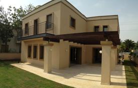 Комфортабельный коттедж с террасой, видом на парк и участком, Ришпон, Израиль за $3 585 000