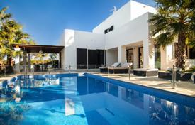 Современная меблированная вилла с собственным садом, бассейном и парковкой, Сан-Антонио-Абад, Испания за 7 500 € в неделю