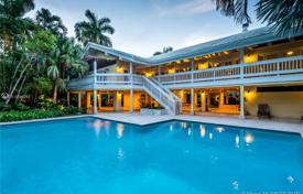 Просторная вилла с задним двором, бассейном и террасами, Майами, США за 2 018 000 €