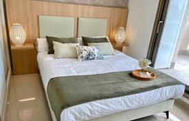 Апартаменты дуплекс с 3 спальнями возле пляжа в Ла Зении за 389 000 €