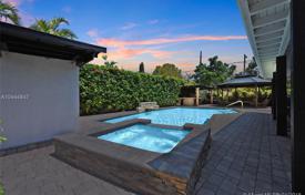Полностью отремонтированная вилла с участком, бассейном и террасой, Майами, США за $1 649 000