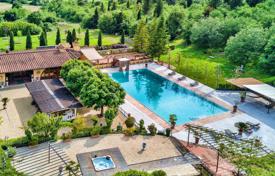 Поместье с бассейном в живописном районе, Флоренция, Италия за 15 000 € в неделю