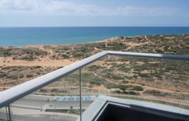 Апартаменты с террасой и видом на море и заповедник, на первой линии от побережья, Нетания, Израиль за $915 000