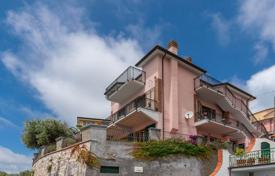 Трехэтажная меблированная вилла с потрясающим видом на море в Леричи, Лигурия, Италия за 3 250 000 €