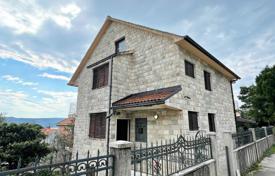 Просторный и комфортабельный дом с гостевой квартирой и гаражом, Тиват, Черногория за 450 000 €