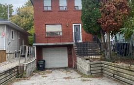 Дом в городе в Скарборо, Торонто, Онтарио,  Канада за C$1 613 000