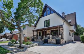 Дом в городе в Этобико, Торонто, Онтарио,  Канада за C$1 918 000