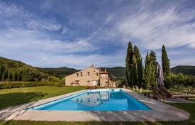 Отреставрированный фермерский дом с панорамным бассейном и земельными угодьями, Ареццо, Италия за 2 700 000 €