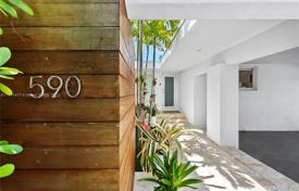 Дом в городе в Майами-Бич, США за $2 450 000
