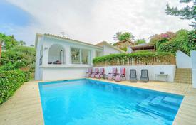 Меблированная вилла с бассейном, садом и видом на море, Марбелья, Испания за 1 050 000 €