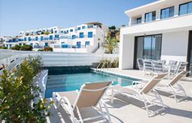 Новый комплекс вилл с бассейнами и видом на море рядом с пляжем, Хлорака, Кипр за От 980 000 €