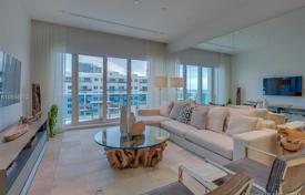 Меблированный пентхаус с парковкой, террасой и видом на океан в здании с бассейнами и тренажерным залом, Майами-Бич, США за $4 950 000