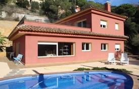 Новая вилла с большим садом и бассейном в элитном районе, Льорет‑де-Мар, Испания за 754 000 €