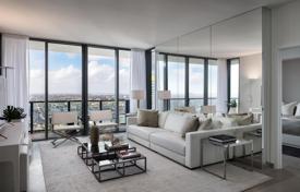 Апартаменты премиум-класса с различными планировками и террасами в элитном кондоминиуме в центре Майами, США за 585 000 €