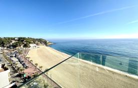 Трёхкомнатная солнечная квартира на первой линии от моря в Льорет‑де-Маре, Испания за 630 000 €