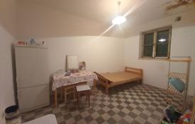 Квартира с садом недалеко от моря, Сплит, Хорватия за 135 000 €