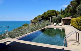 Вилла с двумя пристройками, домом смотрителя и бассейном с видом на Тосканский архипелаг, Монте Арджентарио (Тоскана). Цена по запросу