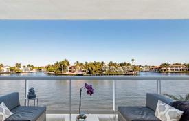 Двухуровневая квартира с видом на океан в резиденции на первой линии от пляжа, Авентура, Флорида, США за £1 025 000