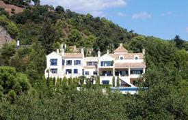 Комфортабельная вилла с террасой, бассейном и видом на море в престижном районе, недалеко от пляжа, Пуэрто-Банус, Андалусия, Испания за 2 595 000 €