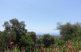 Земельный участок с панорамным видом рядом с полем для гольфа, Марбелья, Испания за 700 000 €