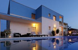 Красивая вилла с бассейном и видом на море и остров Брач, Сплит, Хорватия за 850 000 €