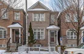 Дом в городе в Олд Торонто, Торонто, Онтарио,  Канада за C$1 589 000