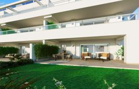Апартаменты с парковочными местами на первой линии поля для гольфа, Михас, Испания за 490 000 €