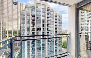 6-комнатная квартира в Норт-Йорке за C$1 160 000