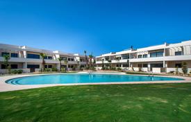 Четырехкомнатные апартаменты с садом в новой резиденции, в 200 метрах от пляжа, Торревьеха, Испания за 395 000 €
