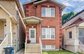 Дом в городе в Восточном Йорке, Торонто, Онтарио,  Канада за C$1 168 000