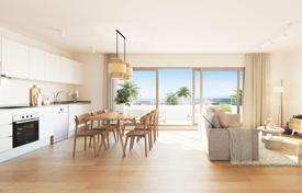 Квартира с 4 спальнями, террасой и видом на море в Эстепоне за 430 000 €