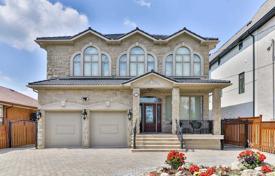 Дом в городе в Норт-Йорке, Торонто, Онтарио,  Канада за C$2 257 000