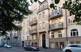 3-комнатная квартира в тихом центре Риги. Здание полностью реновировано и является архитектурным памятником Югендстиля, охраняется ЮНЕСКО. за 365 000 €