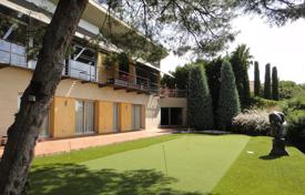 Элитная двухэтажная вилла с бассейном и живописным видом, Сан-Висенс‑де-Монтальт, Испания за 2 675 000 €