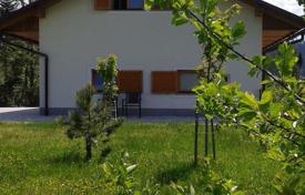 Меблированный дом с садом рядом с озером, Локва, Хорватия за 700 000 €