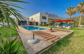 Двухэтажная вилла с бассейном и красивыми видами в Финестрате, Аликанте, Испания за 560 000 €