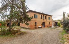 Традиционный двухэтажный дом с садом и парковкой в Сиене, Тоскана, Италия за 735 000 €