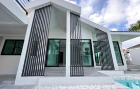 Роскошный дом с бассейном на продажу в Чалонге за 241 000 €
