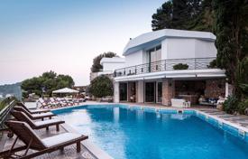 Вилла с бассейном, большими террасами и панорамными видами в центре Капри, Италия за $24 300 в неделю
