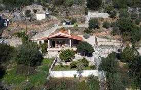 Двухэтажная вилла с большим садом и панорамными видами на Пелопоннесе, Греция за 390 000 €