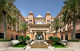 Комплекс меблированных таунхаусов на берегу моря с отелем и бассейнами, Доха, Катар за От $845 000