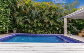 Комфортабельная вилла с задним двором, бассейном, террасой и парковкой, Майами-Бич, США за $1 675 000