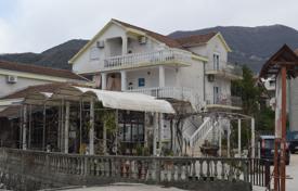 Комфортабельный коттедж с видом на море и парковкой, Тиват, Черногория за 530 000 €