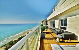 Элитные апартаменты с террасой и видом на море в светлой резиденции, на первой линии от пляжа, Нетания, Израиль за $1 685 000