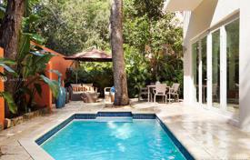 Комфортабельная вилла с задним двором, бассейном, зоной отдыха, террасой и гаражом, Майами, США за $1 850 000